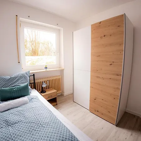 Lägenhet Yello Homes - Grosses - Am Waldrand, 15 Min Bis Nuernberg Messe, Fuer 8 Personen, 2 Wc's Schwarzenbruck