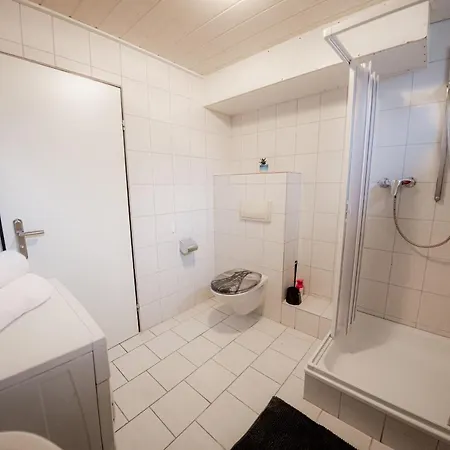 Lägenhet Yello Homes - Grosses - Am Waldrand, 15 Min Bis Nuernberg Messe, Fuer 8 Personen, 2 Wc's