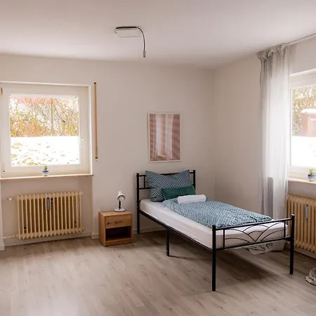Yello Homes - Grosses - Am Waldrand, 15 Min Bis Nuernberg Messe, Fuer 8 Personen, 2 Wc's *