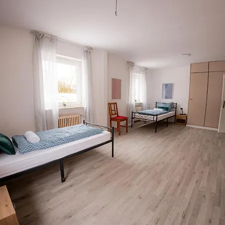 Lägenhet Yello Homes - Grosses - Am Waldrand, 15 Min Bis Nuernberg Messe, Fuer 8 Personen, 2 Wc's