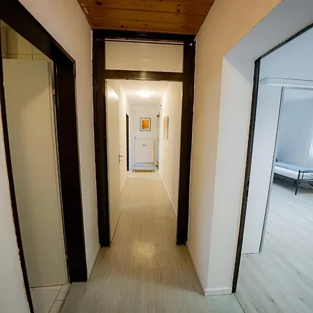 Lägenhet Yello Homes - Grosses - Am Waldrand, 15 Min Bis Nuernberg Messe, Fuer 8 Personen, 2 Wc's *