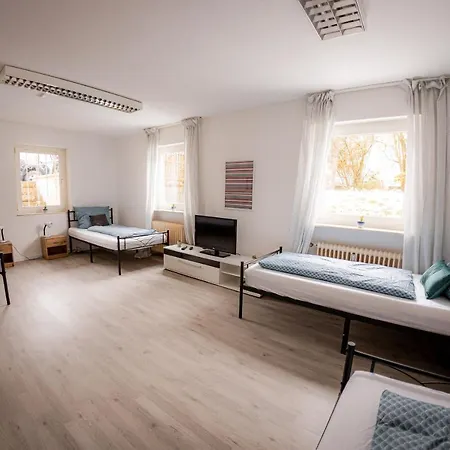 Yello Homes - Grosses - Am Waldrand, 15 Min Bis Nuernberg Messe, Fuer 8 Personen, 2 Wc's Lägenhet Schwarzenbruck