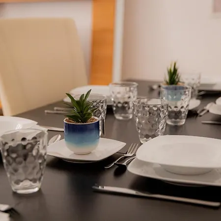 Lägenhet Yello Homes - Grosses - Am Waldrand, 15 Min Bis Nuernberg Messe, Fuer 8 Personen, 2 Wc's *