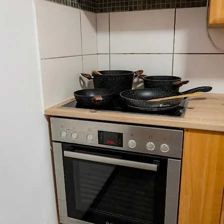 Yello Homes - Grosses - Am Waldrand, 15 Min Bis Nuernberg Messe, Fuer 8 Personen, 2 Wc's