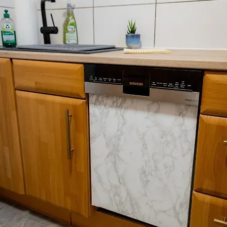 Lägenhet Yello Homes - Grosses - Am Waldrand, 15 Min Bis Nuernberg Messe, Fuer 8 Personen, 2 Wc's Schwarzenbruck