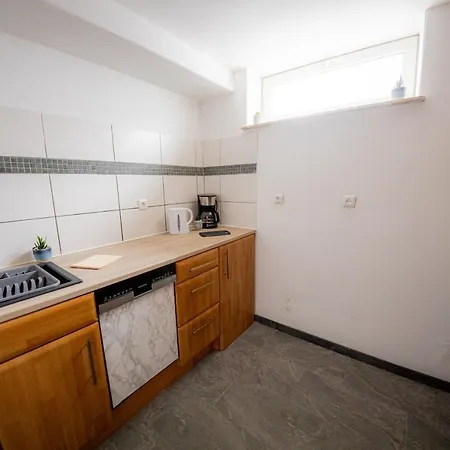 Lägenhet Yello Homes - Grosses - Am Waldrand, 15 Min Bis Nuernberg Messe, Fuer 8 Personen, 2 Wc's Schwarzenbruck
