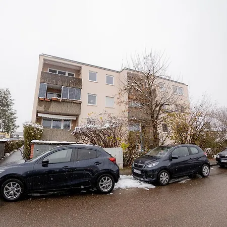 Yello Homes - Grosses - Am Waldrand, 15 Min Bis Nuernberg Messe, Fuer 8 Personen, 2 Wc's Lägenhet *