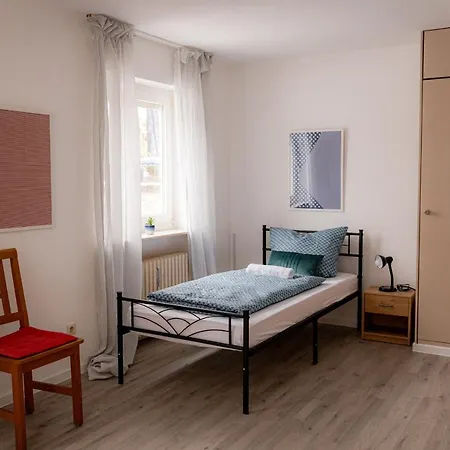 Yello Homes - Grosses - Am Waldrand, 15 Min Bis Nuernberg Messe, Fuer 8 Personen, 2 Wc's * Schwarzenbruck