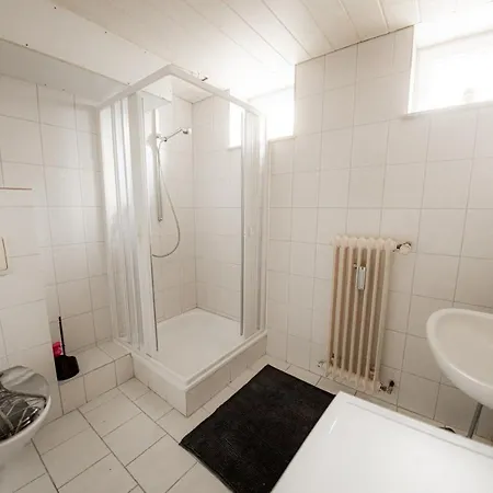 Yello Homes - Grosses - Am Waldrand, 15 Min Bis Nuernberg Messe, Fuer 8 Personen, 2 Wc's * Schwarzenbruck