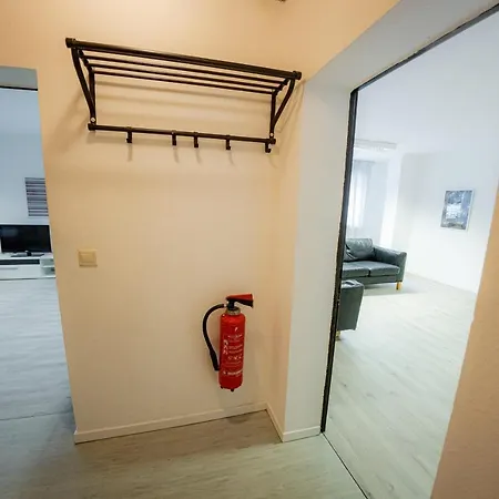 Apartment Yello Homes - Grosses - Am Waldrand, 15 Min Bis Nuernberg Messe, Fuer 8 Personen, 2 Wc's *
