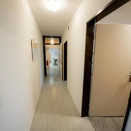 Yello Homes - Grosses - Am Waldrand, 15 Min Bis Nuernberg Messe, Fuer 8 Personen, 2 Wc's * Schwarzenbruck