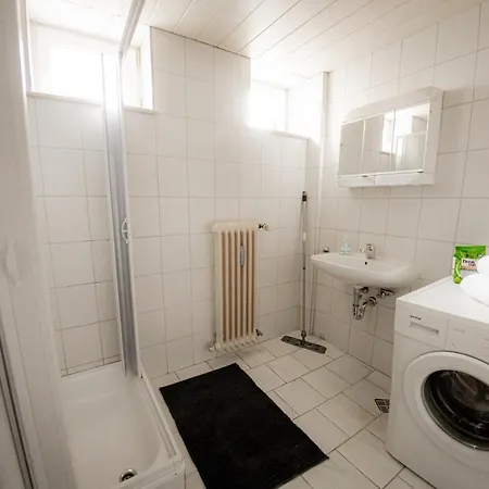 Yello Homes - Grosses - Am Waldrand, 15 Min Bis Nuernberg Messe, Fuer 8 Personen, 2 Wc's *